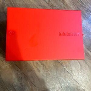 lululemon athletica Red Box